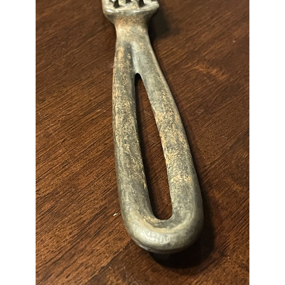 Rare Victorian Style Cast Iron Fish Scaler Diamond Teeth Primitive Kitchen Tool - Picture 3 of 4
